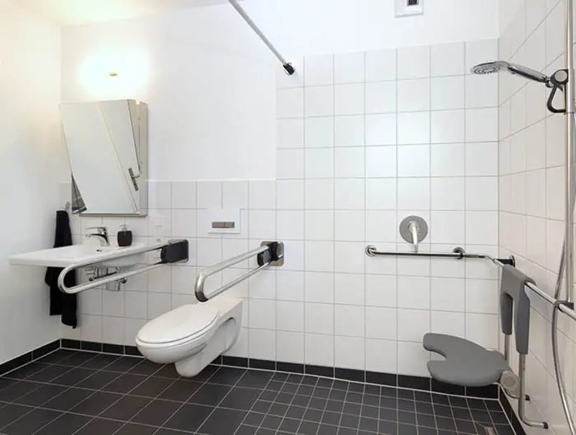 Aménagement d'une salle de bain PMR sécurisée pour séniors